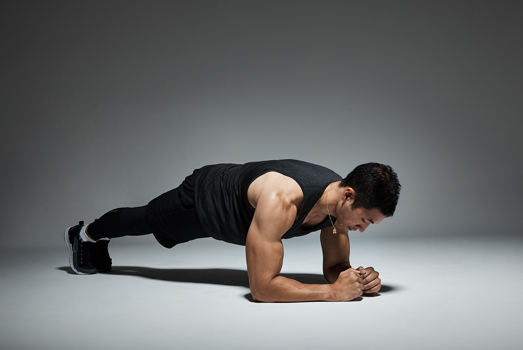 Athlete performing plank for best ab workout